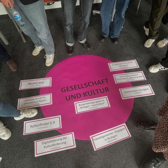 Wir waren gestern beim Stakeholder-Workshop zum Smart City Masterplan der Landeshauptstadt Stuttgart – und haben unsere Perspektive eingebracht:

YouTransfer bespielt das Feld von Kunst im digitalen öffentlichen Raum. Wir brauchen Open Data, um Kunst live mit den Menschen einer Stadt zu machen.
Künstliche Intelligenz und Smart City dürfen nicht nur effizient sein – sie müssen kreativ irritieren, öffentliche Räume öffnen und Zugänge schaffen.

Für eine Stadt, die nicht nur smart, sondern auch sinnlich ist. Danke für die Einladung und die Möglichkeit, Kultur als Teil der digitalen Transformation mitzudenken! #smartcity #stuttgart #kunstinstuttgart #0711 #youtransfer #opendata #künstlicheintelligenz #smartstuttgart #smartcitymasterplan #digitales #digitalart #kunstverein #kunstförderung #kulturpolitik #kulturinstuttgart #medienkunst #kunstimöffentlichenraum #stakeholdermanagement #smartcities #herrclair #artinpublicspaces